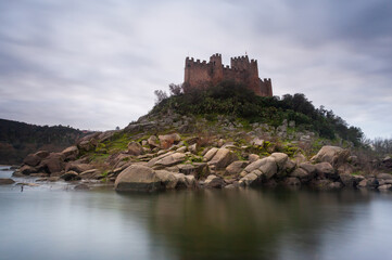 Sticker - Beautiful shot of the Castle Almourol, and the river Tagus in Portugal