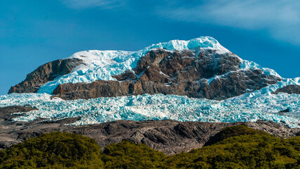 Canvas Print - Beautiful mountains in Patagonia, with its glaciers and full of trees.