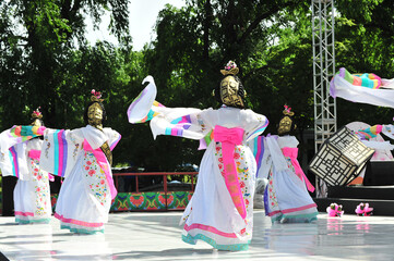 Wall Mural - On May 17, 2018, It is performing Korean traditional dance at the 88th Chunhyang Festival in Gwanghanlu, Namwon-si, South Korea.