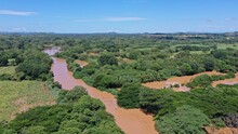Gran Corriente De Agua Por La Lluvias En Rio La Villa En Panamá