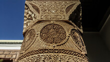 Islamic pattern design on concrete pillar