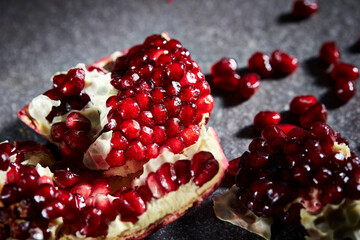 Canvas Print - Fresh pomegranate seeds on marble