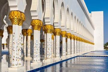 Wall Mural - Sheikh Zayed Grand Mosque in Abu Dhabi