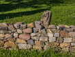 Kleine Natursteinmauer