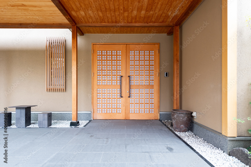 日本家屋の玄関の扉 Stock Photo | Adobe Stock