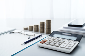 Aufkleber - Household finance management and saving money. Calculator and stacking money.