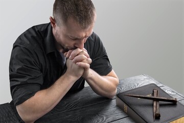 Canvas Print - Concept of worship at home. Hand praying and bible study.