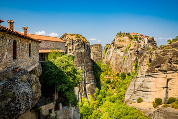 Sticker - Vue sur le Monastère de Grand Météore depuis le Monastère de Varlaam dans les Météores