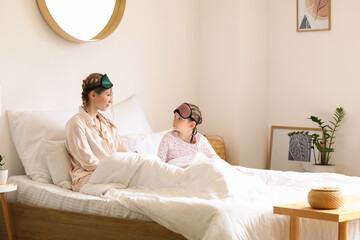 Canvas Print - Morning of little girl and her mother in bedroom