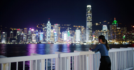 Poster - Woman look at the Hong Kong city at night