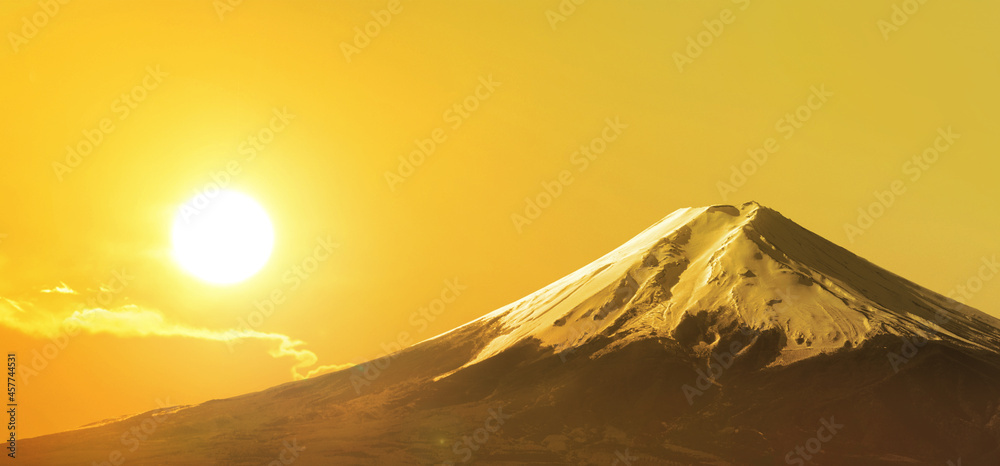 富士山と朝日｜初日の出・朝焼けイメージ Stock Photo | Adobe Stock