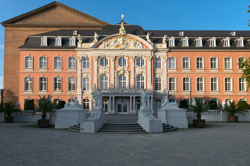 Wall Mural - Trier, Römische Palastaula und Erzbischöfliches Schloß