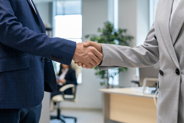 Aufkleber - Handshake of two young elegant business partners in office environment