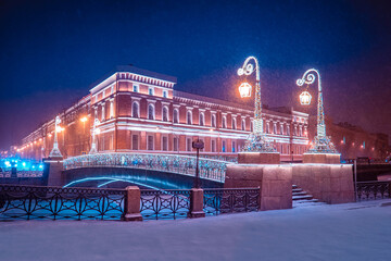 Wall Mural - Christmas Saint-Petersburg. New Year in Russia. Bridge is decorated with garlands. Festive Petersburg. Staro-Nikolsky Bridge in the evening. Evening city panorama with a bridge. Kryukov Canal.