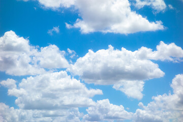 青空に浮かぶキレイな雲
