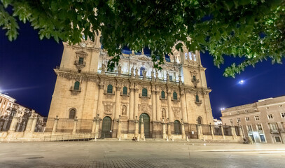 catedral de jaen en la noche