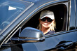 © morane - femme conduisant une voiture
