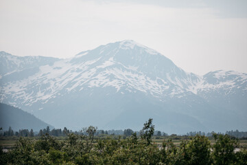 Sticker - Beautiful shot of snow-covered mountains in Alaska