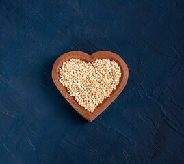 Poster - Chenopodium quinoa - Organic white quinoa seeds in heart shaped bowl