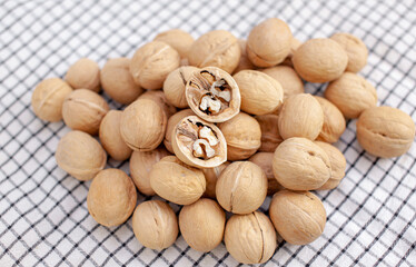 Aufkleber - A lot of whole walnuts on a napkin close-up. Healthy, organic and healthy food with a high content of protein and protein.