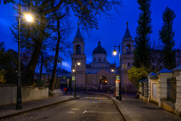 Fototapete - Night cozy street and St. John the Precursor convent in Moscow, Russia. Architecture and landmarks of Moscow. Cityscape of Moscow
