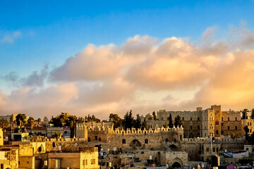 Wall Mural - sunrise over Damascus Gate and the ancient rooftops of the old city of jerusalem, israel