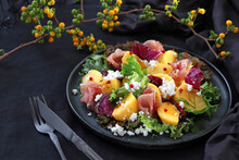Persimmon And Prosciutto Ham Autumn Appetizer Salad For Halloween Or Thanksgiving. 柿と生ハムの秋サラダ　オータムサラダ