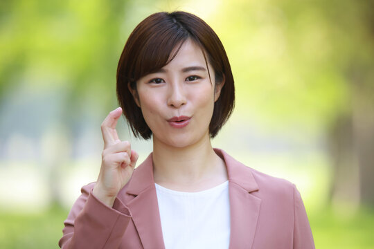 手話の指文字「ろ」