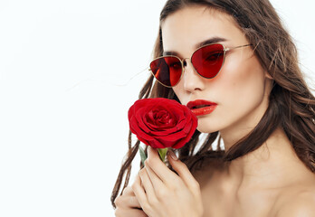 Wall Mural - pretty woman in sunglasses with a rose in her hands naked shoulders