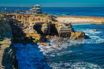 Wall Mural - 2020-06-01 THE LA JOLLA COASTLIE WITH A LIFEGUARD STATION AND CHILDRENS POOL