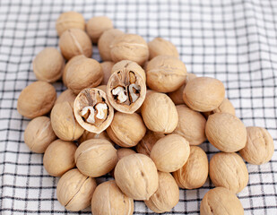 Aufkleber - A lot of whole walnuts on a napkin close-up. Healthy, organic and healthy food with a high content of protein and protein.