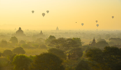 Wall Mural - Beautiful sunrise scene in Bagan, Myanmar