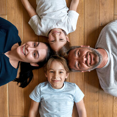 Wall Mural - Portrait of smiling parents with small kids relax