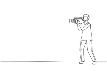 Wall Mural - Continuous one line drawing professional camera operator holding big camera on shoulder. Arabian cameraman, reporter shooting TV content. Videographer job. Single line draw design vector illustration