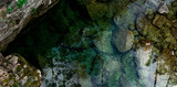 Fototapeta Łazienka - Błękitna woda przy skałach