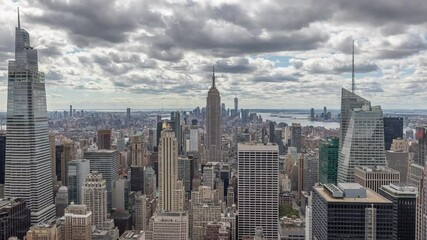 Fototapete - 2021 September New York City skyline buildings timelapse zoom out