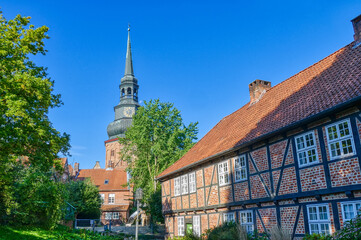 Historische Kirche und Klostergebäude in Stade