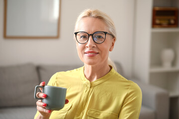 Poster - Mature woman drinking coffee in office