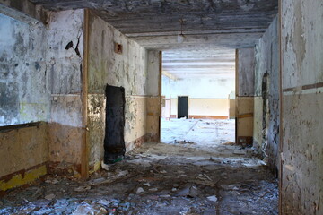 Canvas Print - empty room in an abandoned house