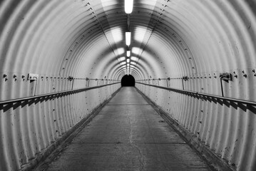 Poster - Interior view of an empty tunnel