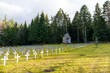 © Comme en pixels - mémorial militaire, croix dans cimetière avec chapelle