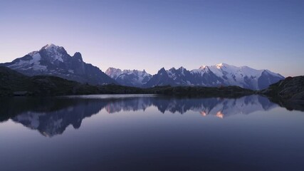 Fototapete - Dawn at Lac des Cheserys, with the first sunlight shining on the Mont Blanc