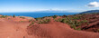 La Gomera - Wanderweg zum Mirador de Abrante oberhalb von Agulo durch eine malerische rote Wüstenlandschaft mit Blick auf Teneriffa 