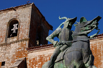 Wall Mural - Statue in the old town of Trujillo, Spain