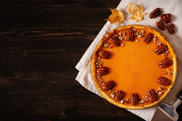 Wall Mural - Traditional pumpkin pie on table, flat lay with pumpkins