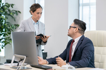 Aufkleber - Young secretary looking at her boss in formalwear while listening to his instructions
