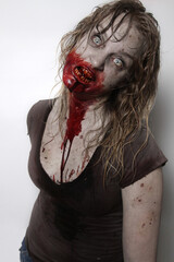 Fototapeta bloody female zombie 1