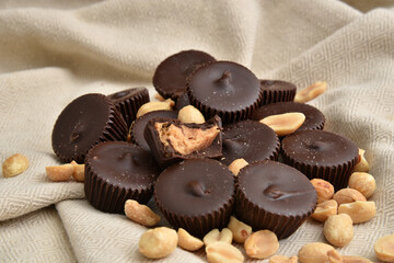 Sticker - Dark chocolate peanut butter cups