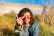 © VITTA GALLERY/Westend61 - Young woman giving the finger, close-up