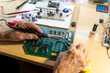 © VITTA GALLERY/Westend61 - Senior man working on electronic circuits in his workshop, close up